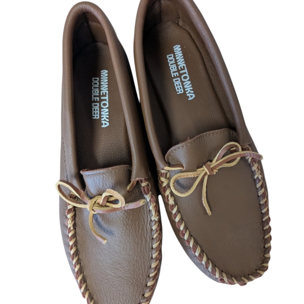 Minnetonka Men 9 Brown Leather Moccasin Loafers with Tan Laces - Picture 4 of 6